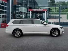 Volkswagen Passat (2015) thumbnail 4