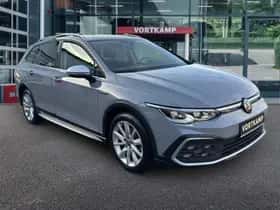 Volkswagen Golf (2022) thumbnail 3
