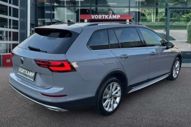 Volkswagen Golf (2022) thumbnail 5