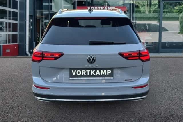 Volkswagen Golf (2022) thumbnail 6