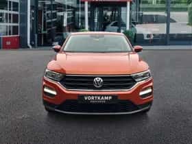 Volkswagen T-Roc (2018) thumbnail 2