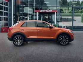 Volkswagen T-Roc (2018) thumbnail 4