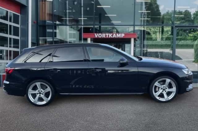 Audi A4 (2023) thumbnail 4
