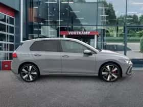Volkswagen Golf (2022) thumbnail 4