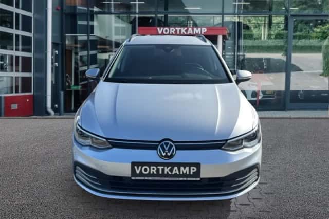 Volkswagen Golf (2021) thumbnail 2