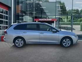 Volkswagen Golf (2021) thumbnail 4