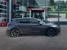 CUPRA Leon (2021) thumbnail 4