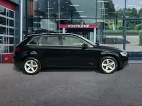 Audi A3 (2018) thumbnail 4