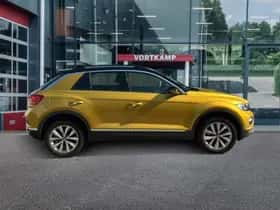 Volkswagen T-Roc (2021) thumbnail 4