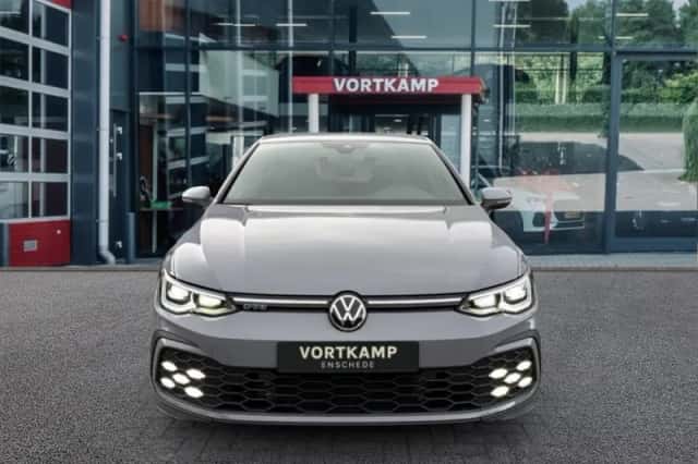 Volkswagen Golf (2021) thumbnail 2