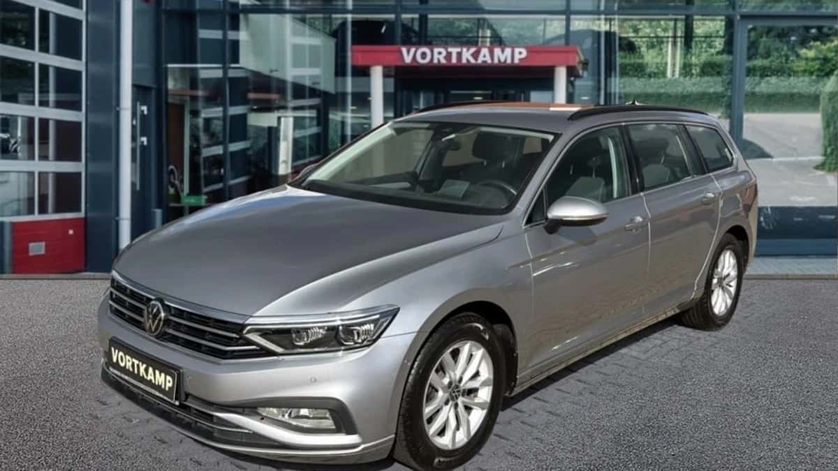 Volkswagen Passat (2023) — foto 1