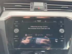 Volkswagen Passat (2023) thumbnail 23