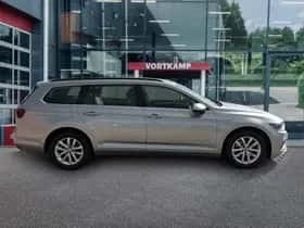 Volkswagen Passat (2023) thumbnail 4