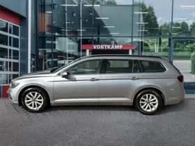 Volkswagen Passat (2023) thumbnail 8