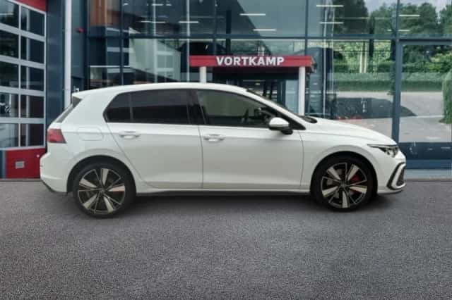 Volkswagen Golf (2022) thumbnail 4