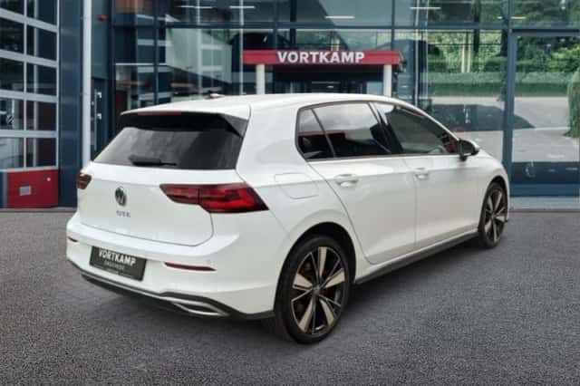 Volkswagen Golf (2022) thumbnail 5