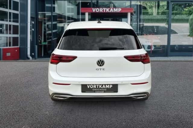 Volkswagen Golf (2022) thumbnail 6