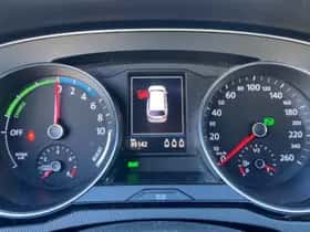 Volkswagen Passat thumbnail 18