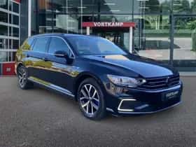 Volkswagen Passat (2021) thumbnail 3