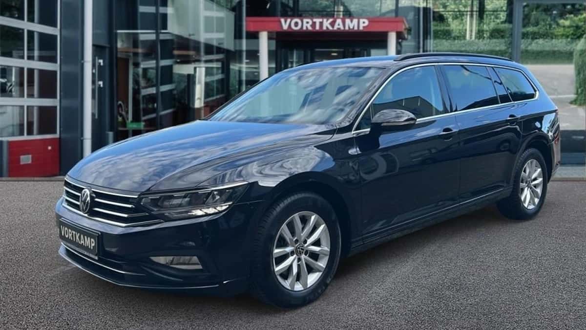 Volkswagen Passat (2022) — foto 1