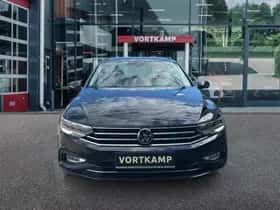 Volkswagen Passat (2022) thumbnail 2