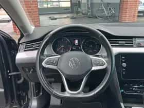 Volkswagen Passat (2022) thumbnail 13