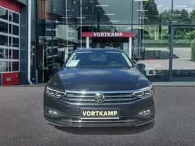 Volkswagen Passat (2021) thumbnail 2