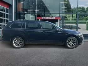 Volkswagen Passat (2021) thumbnail 4