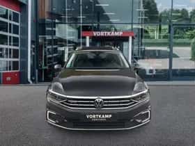 Volkswagen Passat (2022) thumbnail 2