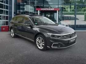 Volkswagen Passat (2022) thumbnail 3