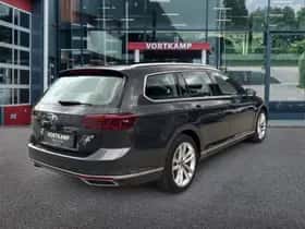 Volkswagen Passat (2022) thumbnail 5