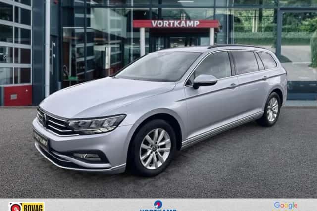Volkswagen Passat (2022) thumbnail 1