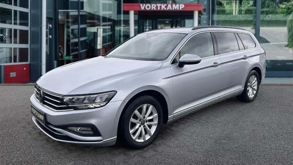 Volkswagen Passat (2022) — foto 1