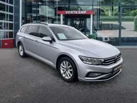 Volkswagen Passat (2022) thumbnail 3