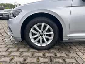 Volkswagen Passat (2022) thumbnail 9
