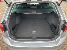 Volkswagen Passat (2022) thumbnail 10
