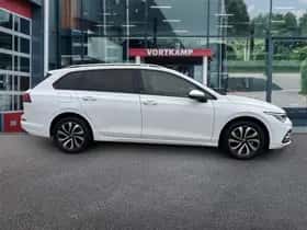Volkswagen Golf (2022) thumbnail 4