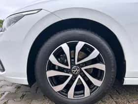 Volkswagen Golf (2022) thumbnail 9