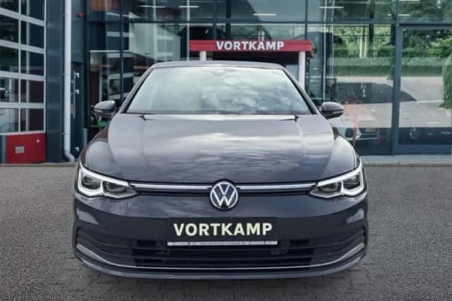 Volkswagen Golf (2023) thumbnail 2