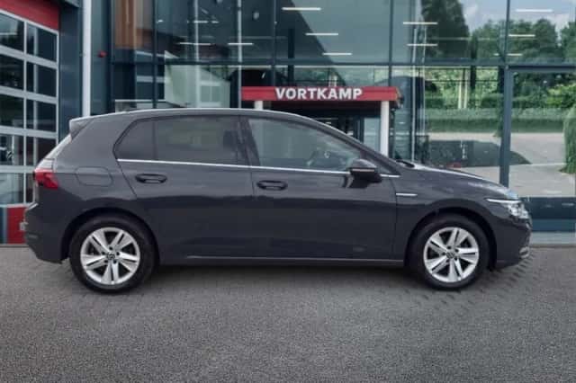 Volkswagen Golf (2023) thumbnail 4