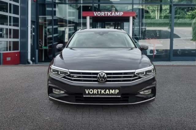 Volkswagen Passat (2021) thumbnail 2