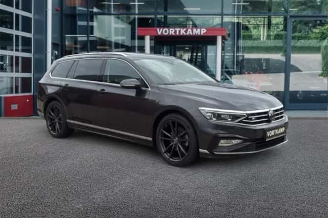 Volkswagen Passat (2021) thumbnail 3