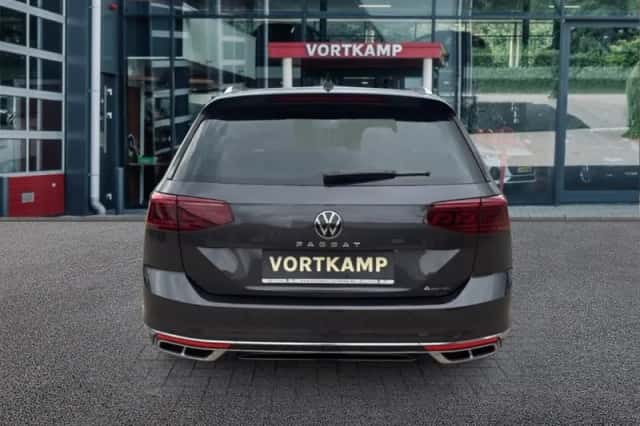 Volkswagen Passat (2021) thumbnail 6