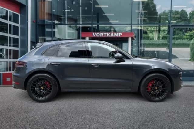 Porsche Macan (2018) thumbnail 4