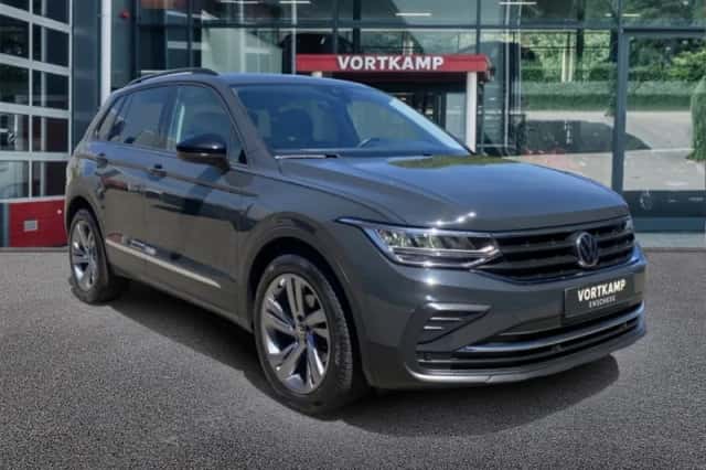 Volkswagen Tiguan (2021) thumbnail 3