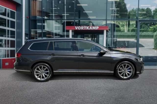 Volkswagen Passat (2021) thumbnail 4