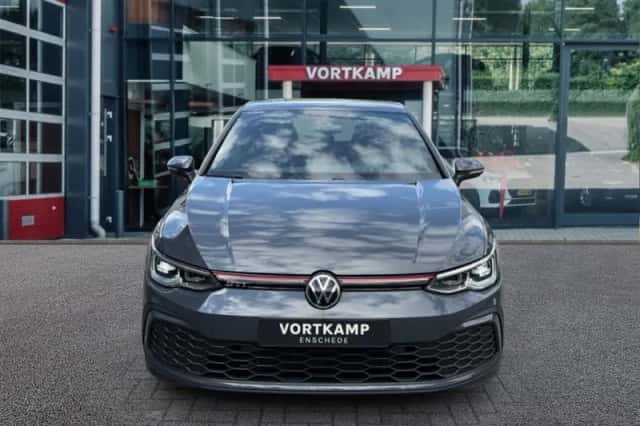 Volkswagen Golf (2021) thumbnail 2