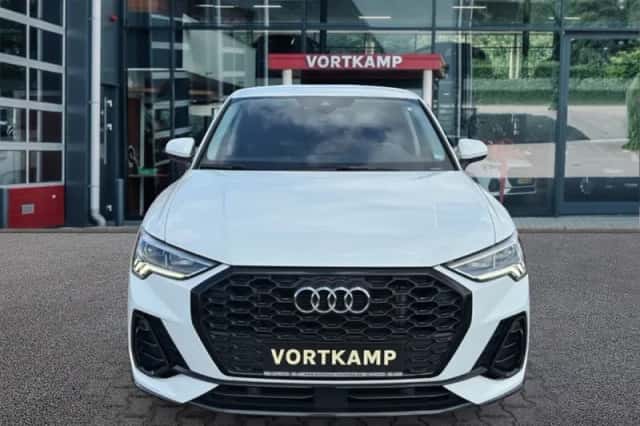 Audi Q3 (2021) thumbnail 2