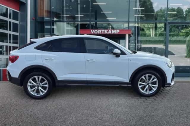 Audi Q3 (2021) thumbnail 4