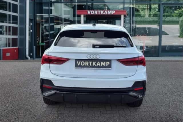 Audi Q3 (2021) thumbnail 6